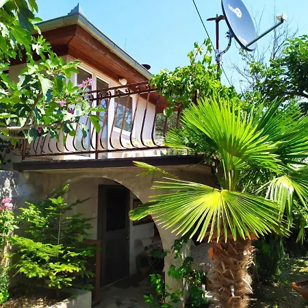 Apartma Lili House *