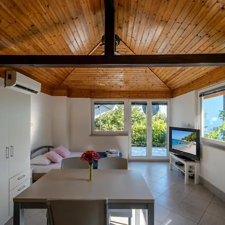 Hisa Lili Za Miren Oddih - Lili House For A Peaceful Getaway 아파트