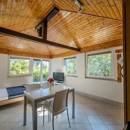 Hisa Lili Za Miren Oddih - Lili House For A Peaceful Getaway