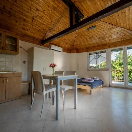 Hisa Lili Za Miren Oddih - Lili House For A Peaceful Getaway 아파트